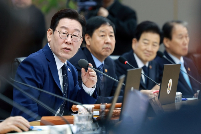 이재명 대통령이 17일 정부세종청사에서 열린 국무회의에서 발언하고 있다. [연합뉴스]