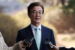 [사설] 뇌물 혐의에 증거인멸 정황… 전재수 의원, 부산시장 자격 있나