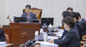 5월1일 ‘노동절’ 법정공휴일로… 행안소위 통과