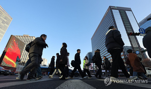 “회장님 연봉은 직원 120배”…평균 연봉 올라도 격차 확대