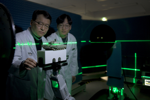 전자파 재는 초소형 로봇… 머리카락 굵기 7분의 1까지 제어