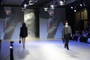 럭셔리 악어가죽 가방 브랜드 ‘알렉산더페리’, 브랜드데이 패션쇼 개최