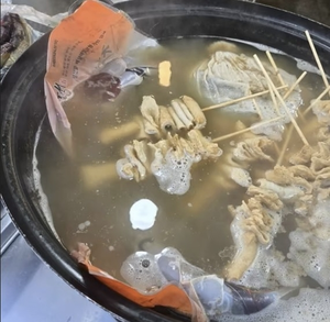 부산 축제 노점서 ‘비닐째 순대’ 넣어 끓인 어묵탕…“노점 퇴출”