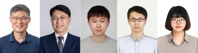 백종범(왼쪽부터) 교수, 임한권 교수, 연훠 샤오 연구원(제1저자), 루난 관 연구원(공동 제1저자), 구지원 연구원(공동 제1저자). UNIST 제공.