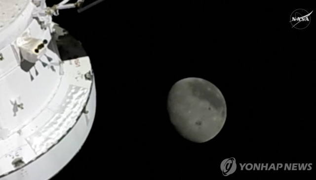 아르테미스 2호가 촬영한 달 모습.