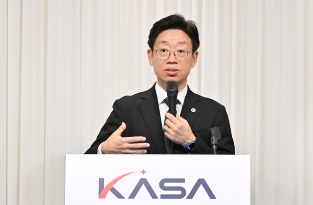 오태석 우주항공청장이 8일 서울 종로의 한 식당에서 열린 취임 후 첫 기자간담회에서 조직 개편 방향과 주요 업무 추진 계획을 밝히고 있다. 우주항공청 제공