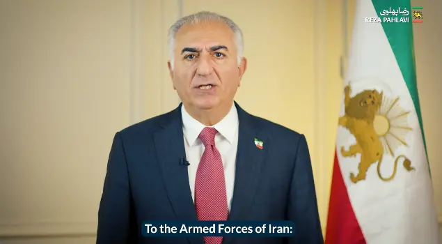 이란 이슬람공화국에 저항하며 해외 망명한 채 활동 중인 레자 팔레비 전 이란 왕세자가 4월 7일(현지시간) 이란 정규군과 국민들을 향한 봉기 촉구 호소 영상을 페이스북과 X(옛 트위터) 공식 계정 등에 게재했다. 미국과 이란 정권 간 개전 39일 만에 ‘2주 휴전’ 합의를 발표하기 불과 수시간 전 이같은 메시지가 나왔다.[레자 팔레비 X 공식계정 영상 갈무리]
