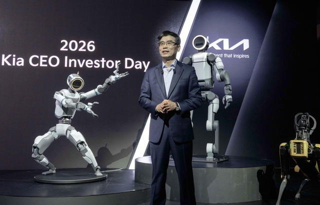 송호성 기아 사장이 9일 서울 중구 신라호텔에서 열린 '2026 CEO 인베스터 데이'에서 중장기 사업 전략에 대해 설명하고 있다. 기아 제공
