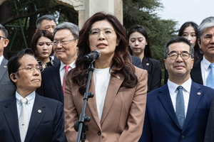 [외신사진 속 이슈人] 국민당 대표 방중에 들끓는 대만, 친중·반중 충돌 격화