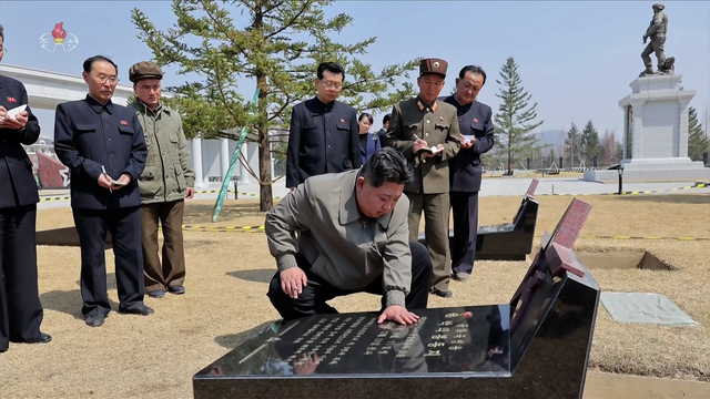 김정은 북한 국무위원장이 해외군사작전 전투위훈기념관 건설장을 현지지도하고 있다. [조선중앙TV 화면]