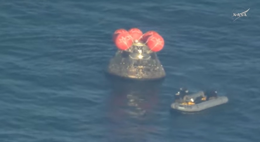 52년 만의 달 궤도 유인 항해 마침표… 아르테미스 2호 태평양 ‘안착’