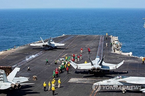 미 항공모함에서 출격하는 FA-18E 전투기 [AP 연합뉴스 자료사진]