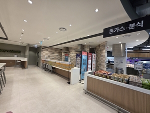 [르포] 홈플러스 본점, 식음업장 불꺼지고 속옷매장 철수 통보...“온라인으로 장볼랍니다”