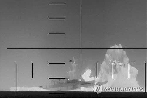 미국이 공개한 이란 호위함 격침 장면 [UPI 연합뉴스 자료사진]