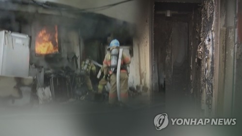 완도 공장화재 진압 중 소방관 1명 사망·1명 실종 [연합뉴스TV 제공]
