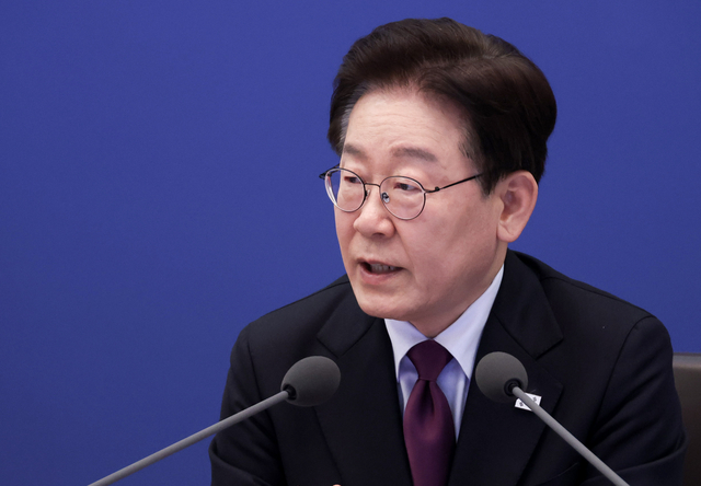 이재명 대통령이 9일 청와대에서 열린 수석보좌관회의에서 발언하고 있다. 연합뉴스