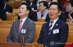 張 일주일 방미 강행에…정청래 “선거로 촉박한 시기에 출장 부럽다”