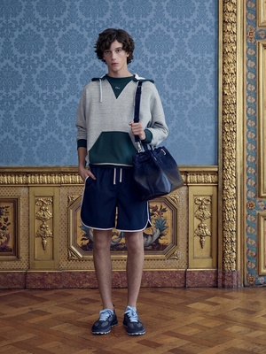 디올, 꾸뛰르와 스포츠의 조화를 담은 새로운 스니커즈 ‘Dior Squash’ 공개