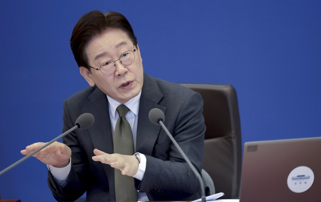 이재명 대통령이 14일 청와대에서 열린 국무회의 겸 비상경제점검회의에서 발언하고 있다. [연합뉴스]