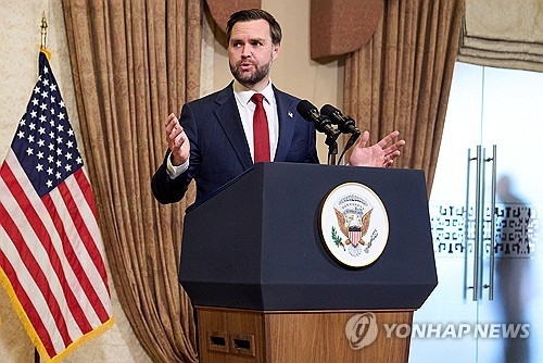 12일(현지시간) 파키스탄 이슬라마바드에서 이란과의 협상 결렬 후 기자회견하는 JD 밴스 미 부통령. 로이터=연합뉴스