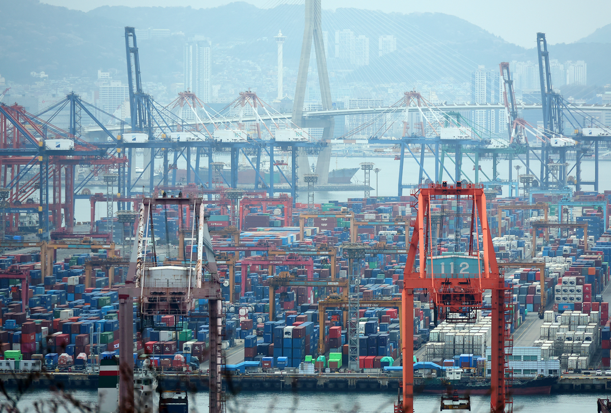 중동 전쟁에도 ICT, 수출 절반 넘어…첫 400억달러 돌파