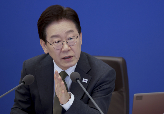 이재명 대통령이 14일 청와대에서 열린 국무회의 겸 비상경제점검회의에서 발언하고 있다. [연합뉴스]