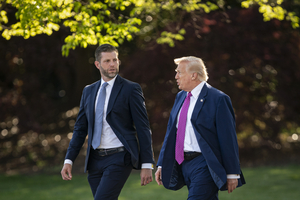 [人사이더] 바이든 비판해놓고 ‘내로남불’… 트럼프, 내달 차남과 방중