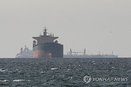 호르무즈해협을 지나는 선박. 로이터 연합뉴스