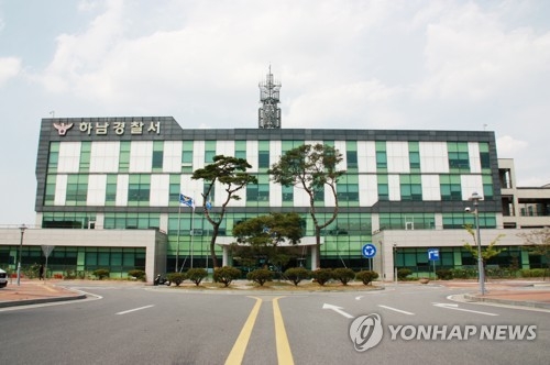 만취 상태로 오토바이 탄 10대…욕설하며 음주단속 경찰관에 흉기 휘둘러