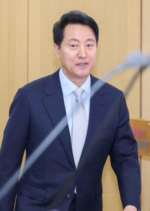 [포토] 아이동행UP 프로젝트 설명회 참석하는 오세훈 서울시장