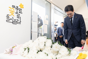 [포토] 세월호 참사 12주기 추모하는 정원오 후보