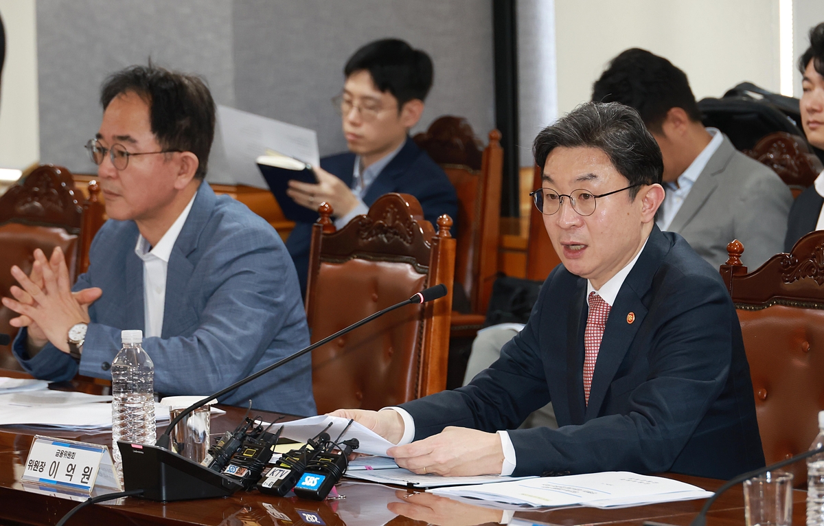 “99조 자금 물꼬 튼다”…당국, 은행·보험 자본규제 완화 카드 꺼냈다