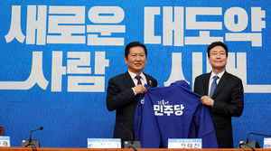 與, ‘노무현·문재인의 변호사’ 전태진 ‘인재1호’ 영입… 울산 남갑 전략공천