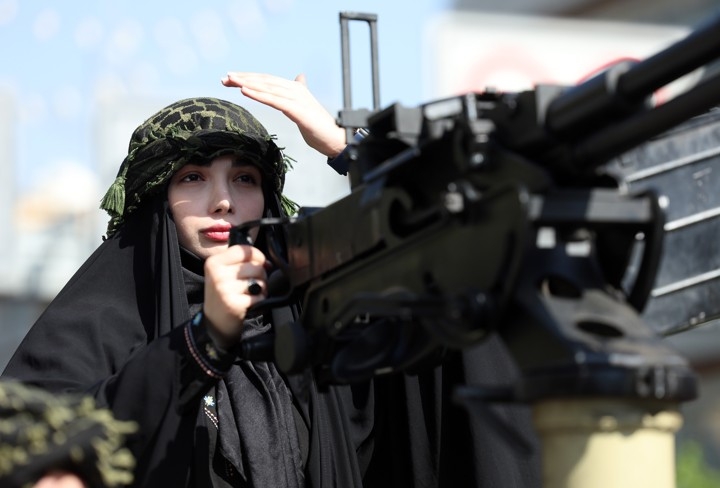 해협 개방 위기…이란 강경파 반발 “최고지도자 뜻대로 폐쇄해야”