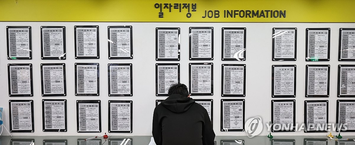 청년에 더 가혹한 실업자 100만명 시대…4명 중 1명