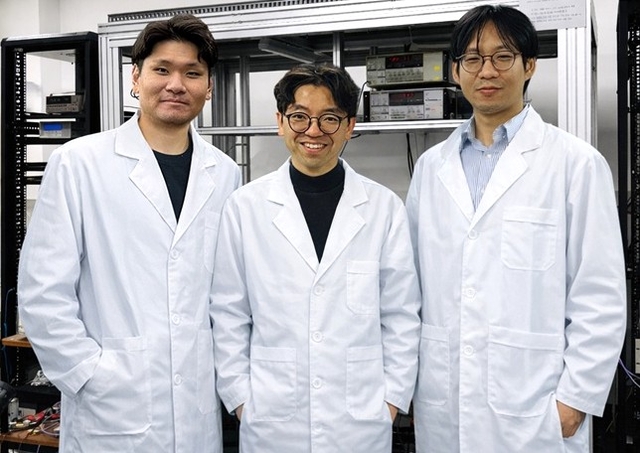 유무진(왼쪽부터) 박사후연구원, 김갑진 교수, 박민규 연구교수. KAIST 제공.