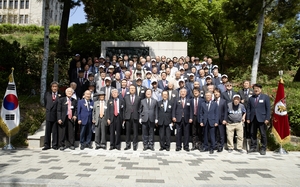 “66년 전 선배들 함성 따라”…고려대, 제66주년 4·18 기념 헌화식 및 구국대장정 성료