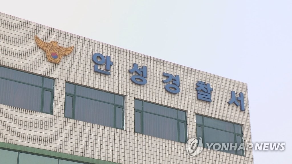 경찰 앞에서 소주 ‘벌컥벌컥’…음주측정방해 혐의 50대여성 첫 체포