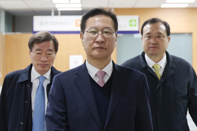 2024년 12·3 비상계엄 사태에 가담하고 김건희씨 명품백 수수 검찰수사 관련 청탁을 들어준 혐의로 기소된 박성재 전 법무부 장관이 지난 3월 23일 서울중앙지법에서 열린 속행공판에 출석하고 있다.[연합뉴스 사진]