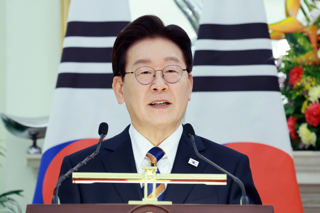 이재명 대통령이 20일(현지시간) 인도 뉴델리 영빈관에서 나렌드라 모디 인도 총리와 공동언론발표를 하고 있다. 연합뉴스