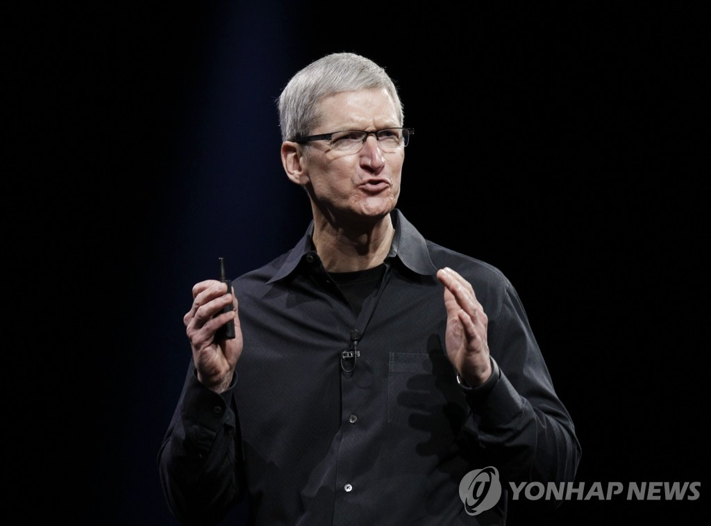 [속보] 팀쿡, 애플 CEO서 15년만에 물러나…후임은 존 터너스