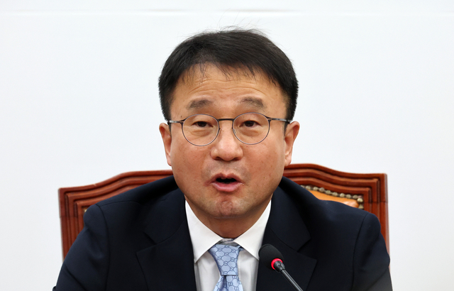 한병도 더불어민주당 원내대표가 21일 국회에서 열린 원내대책회의에서 발언하고 있다. [연합뉴스]