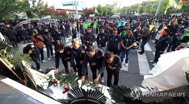 ‘조합원 사망’ 화물연대, BGF로지스와 교섭 착수…오늘 상견례