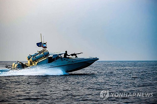 이란 이슬람혁명수비대의 고속공격정 훈련 [IRGC/EPA=연합뉴스]