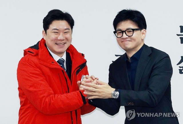 국민의힘 진종오 의원(왼쪽)과 한동훈 전 대표. 연합뉴스 자료사진