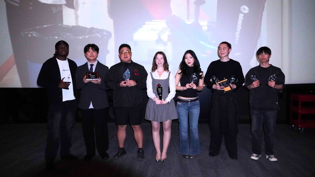 지난 22일 인천 메가박스 송도점(트리플스트리트) ‘살롱1’ 상영관에서 열린 ‘2026 유타대 아시아캠퍼스 영화제’ 시상식에서 수상자들이 기념 촬영을 하고 있다.