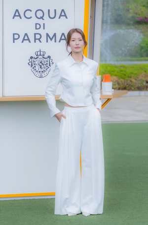 [포토] 포즈 취하는 배우 정유진