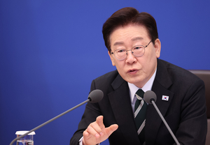 李대통령 “韓증시 여전히 저평가… 세심하게 잔돌 집어낼 때”