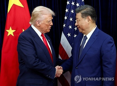 작년 10월 부산 APEC 회의 계기로 김해공항에서 만난 트럼프 대통령과 시진핑 주석. 로이터 연합뉴스 자료사진