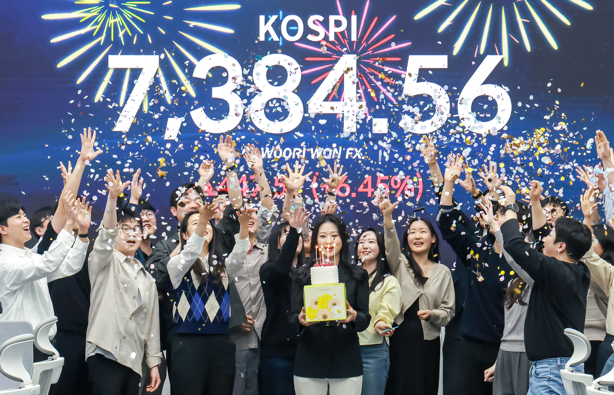 외국인 7조 베팅·반도체 랠리에 전 세계 상승률 1위…코스피 7300 꿈 새로 썼다